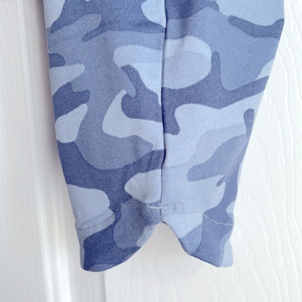 Vineyard Vines NWT performance leggings, size M - full length, tulip hem